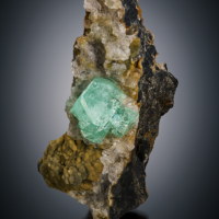 RA015 Phosphophyllite